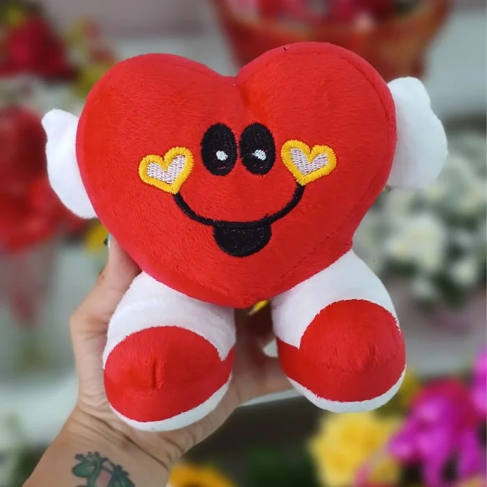 Coração com Mão e Pé 20 cm de Pelúcia