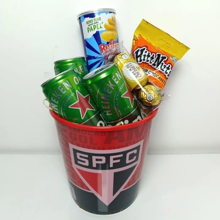 Balde de Cerveja São Paulo com 3 Cervejas Heineken 269ml, Ferrero Rocher e Petiscos
