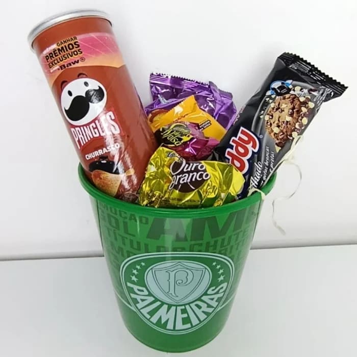 Balde Presente Palmeiras com Snacks e Chocolates